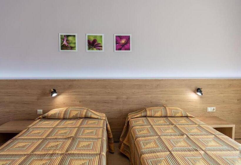 Ivana Palace Hotel   Free Parking