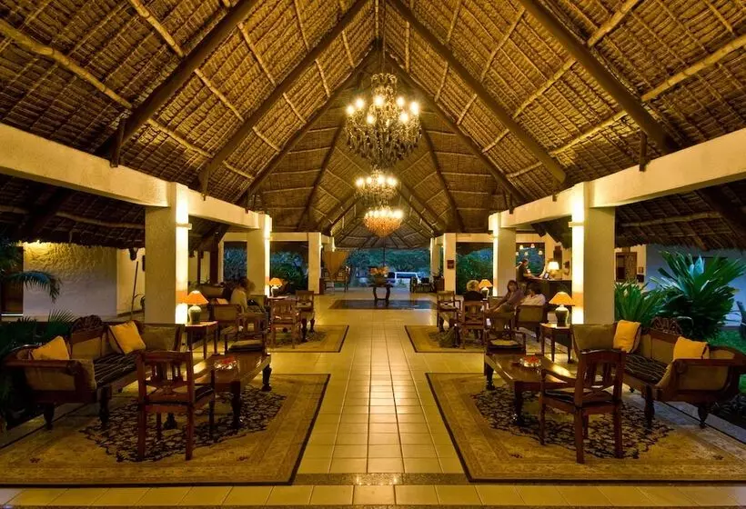 בית מלון כפרי Karafuu Beach Resort & Spa