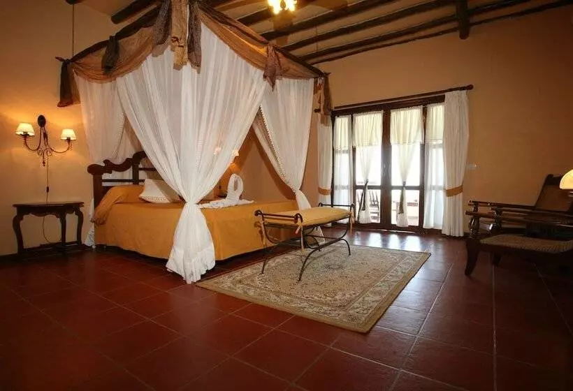 בית מלון כפרי Karafuu Beach Resort & Spa