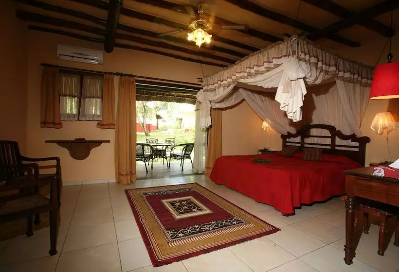 בית מלון כפרי Karafuu Beach Resort & Spa