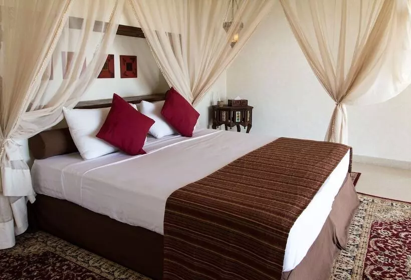 בית מלון כפרי Karafuu Beach Resort & Spa