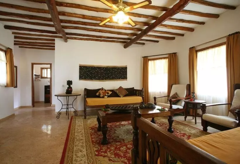 בית מלון כפרי Karafuu Beach Resort & Spa