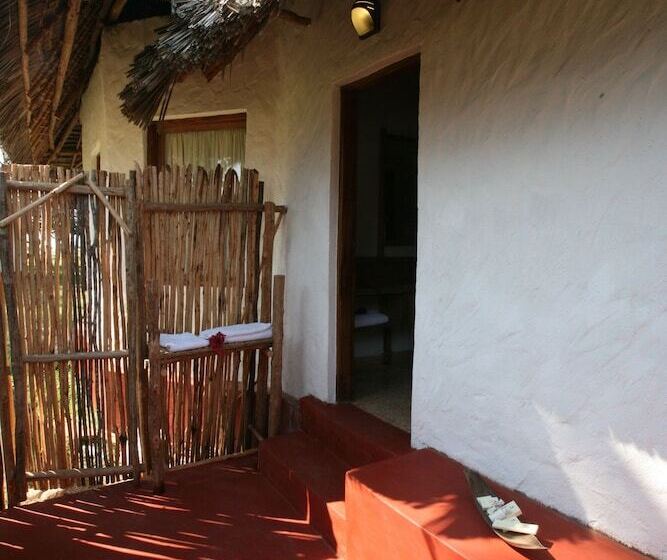 فندق Karafuu Beach Resort & Spa