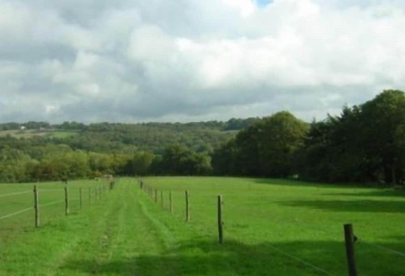 בית מלון כפרי Little Tidebrook Farm