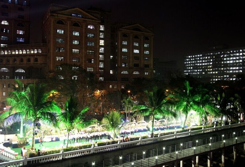 בית מלון כפרי Polo Floatel Kolkata