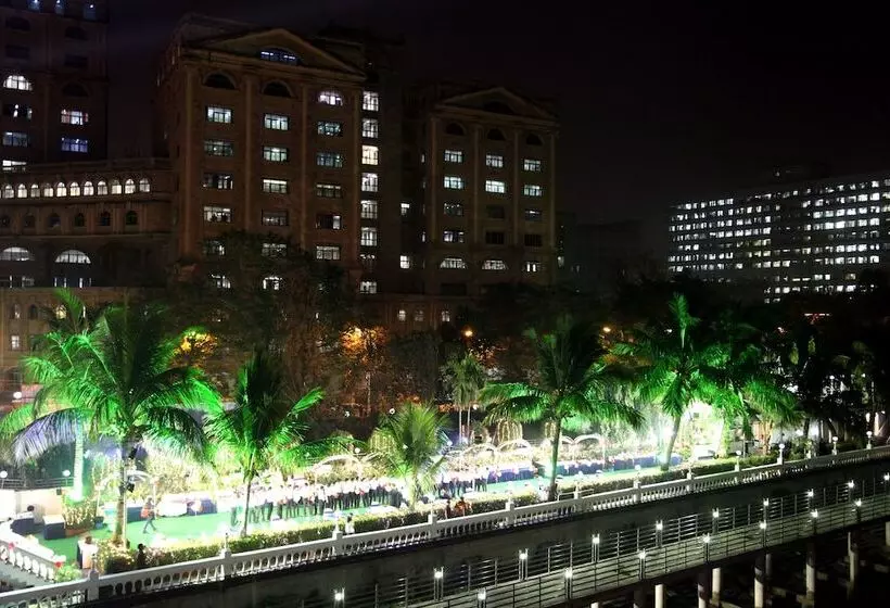 호텔 Polo Floatel Kolkata