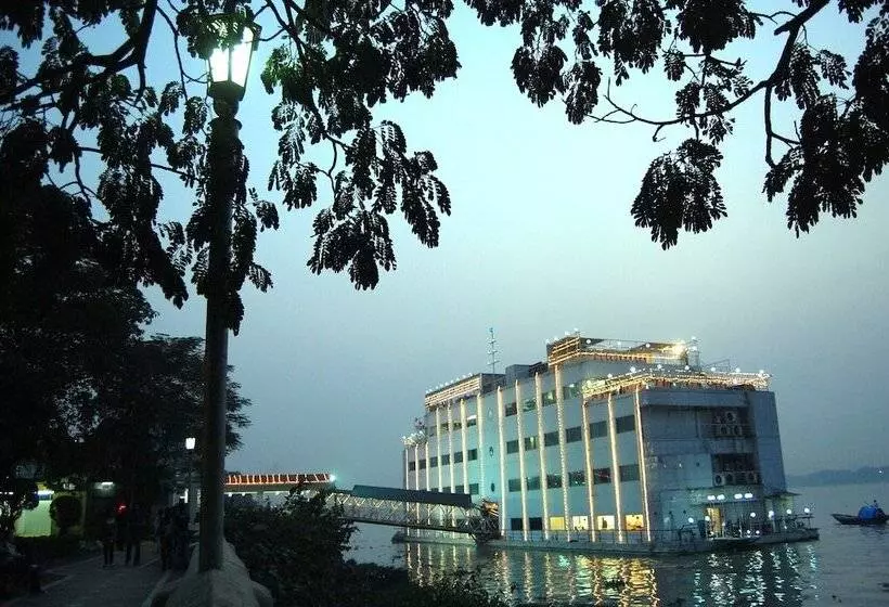 호텔 Polo Floatel Kolkata