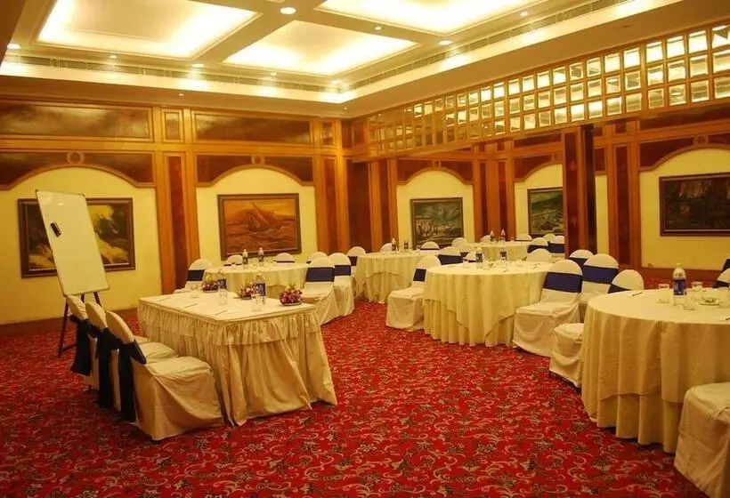 호텔 Polo Floatel Kolkata