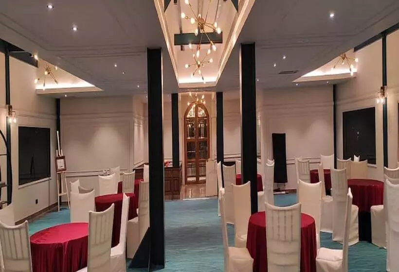 호텔 Polo Floatel Kolkata