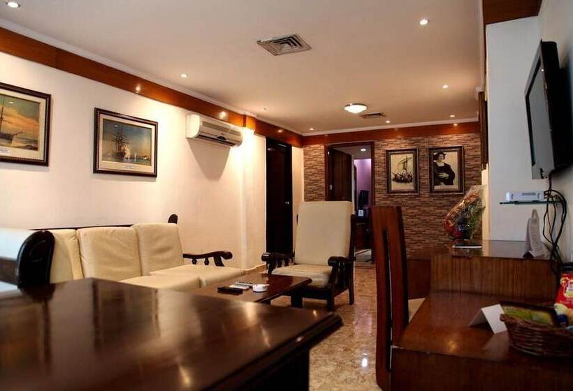 בית מלון כפרי Polo Floatel Kolkata