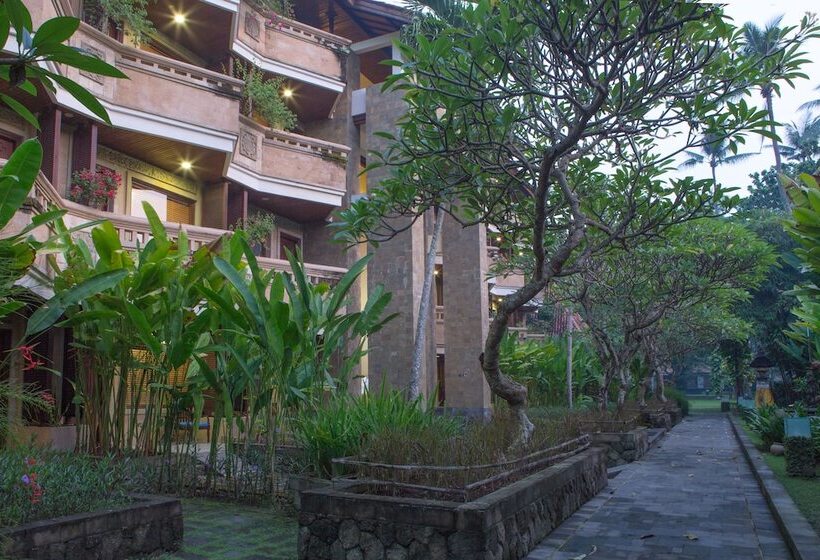 فندق Ramayana Candidasa Beach Resort