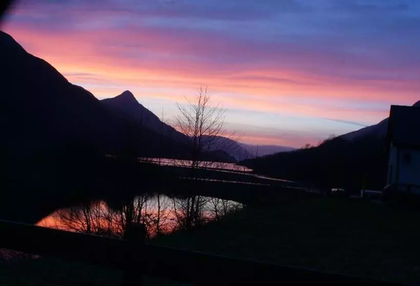 Macdonald Hotel & Cabins