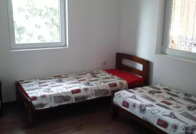 پانسیون Guest House The House