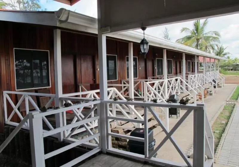 Hotelli Tommy's Place Tip Of Borneo