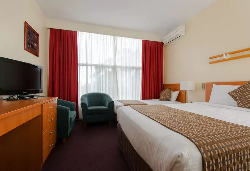 Отель Comfort Inn North Shore