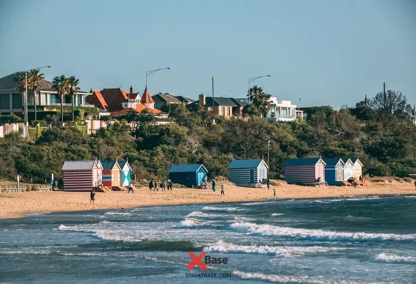 Отель Nomads St Kilda