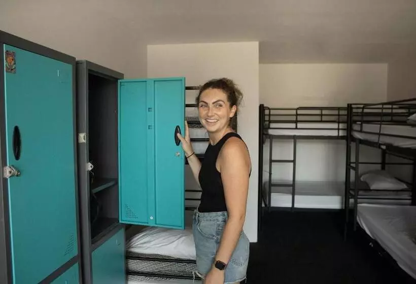 Отель Nomads St Kilda