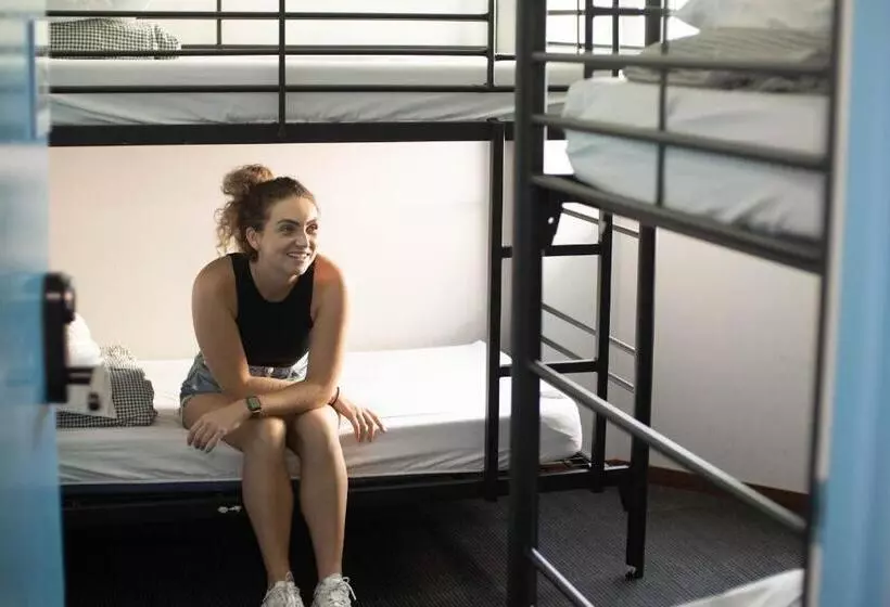 Отель Nomads St Kilda