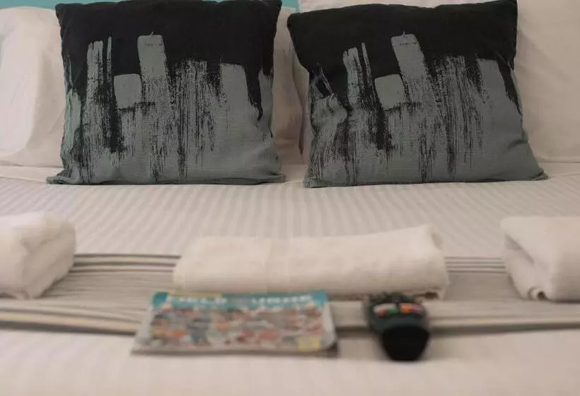 Отель Nomads St Kilda