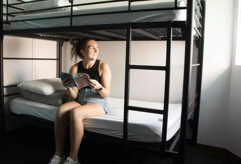 Отель Nomads St Kilda