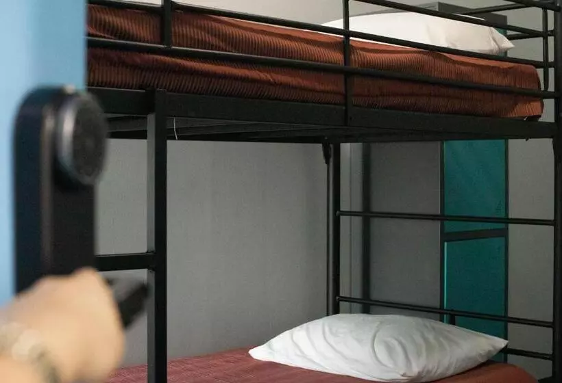 Отель Nomads St Kilda