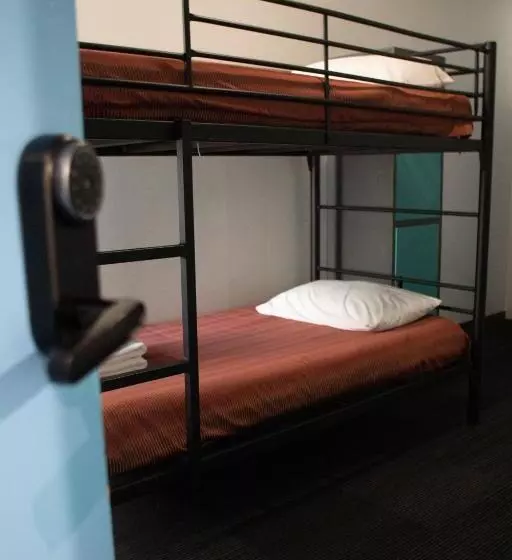 Отель Nomads St Kilda