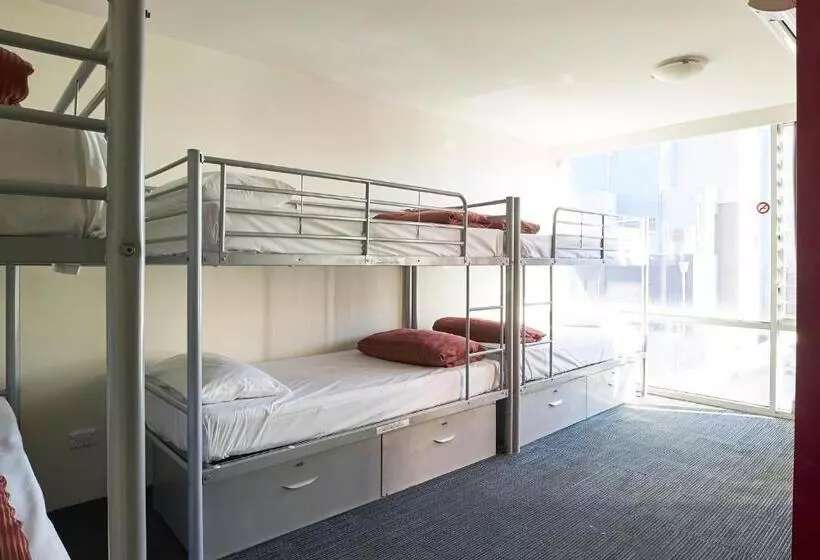 Отель Nomads St Kilda