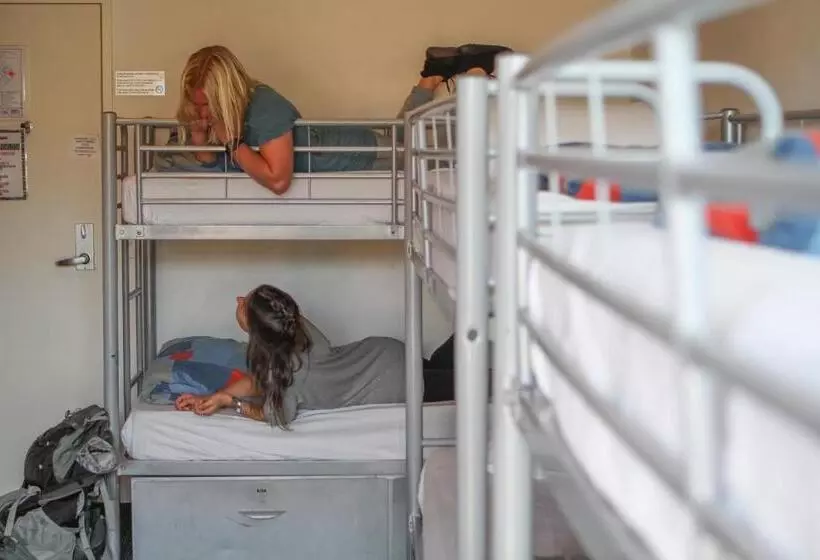 Отель Nomads St Kilda