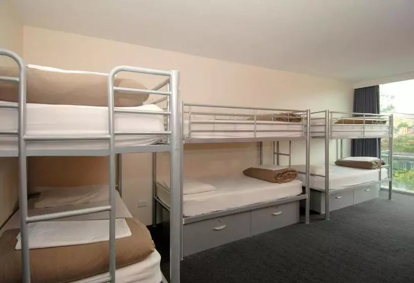 Отель Nomads St Kilda