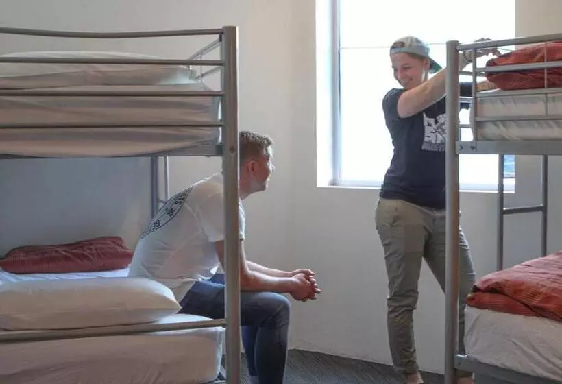 Отель Nomads St Kilda