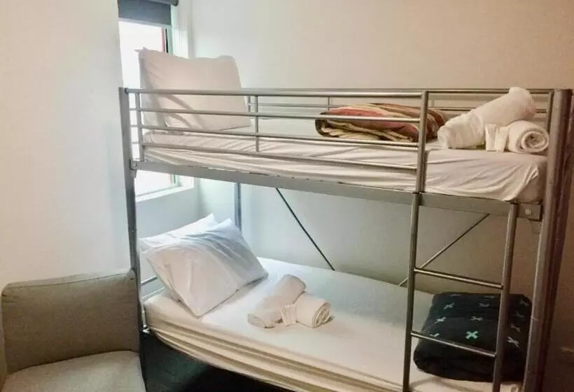 Отель Nomads St Kilda