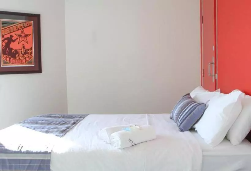 Отель Nomads St Kilda