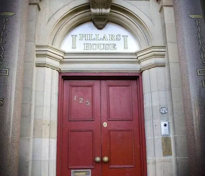 هتل Pillars House