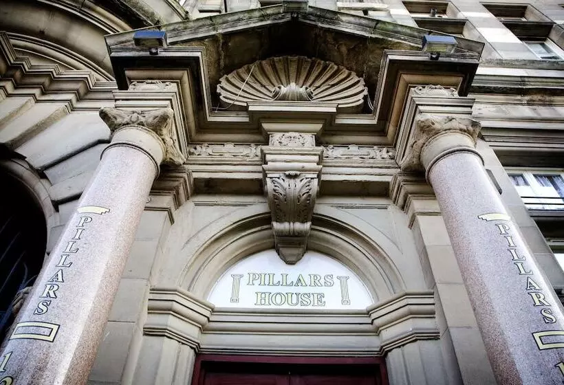 هتل Pillars House