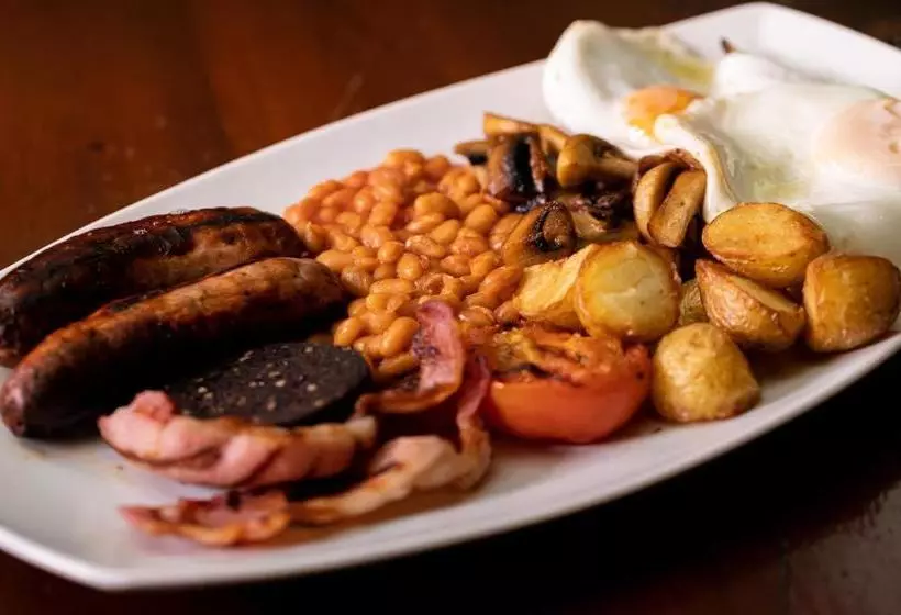 Отель The Newmarket Inn