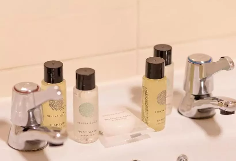 Отель The Newmarket Inn