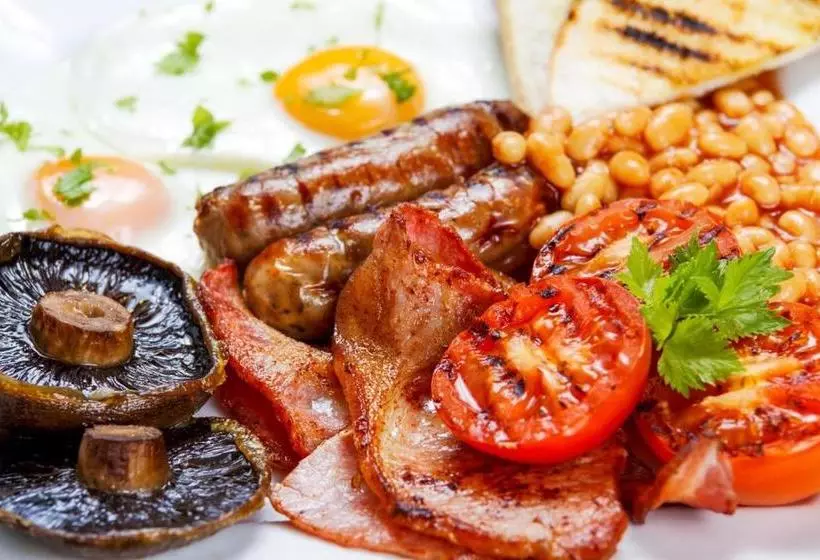 Отель The Newmarket Inn