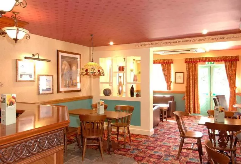 Отель The Newmarket Inn