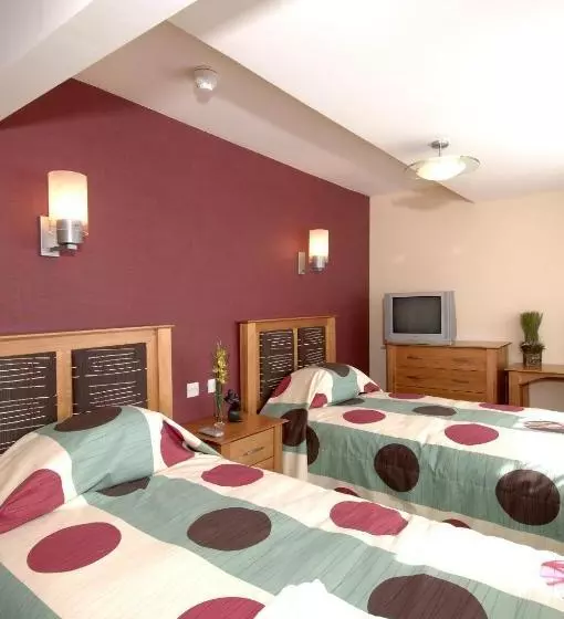 Отель The Newmarket Inn