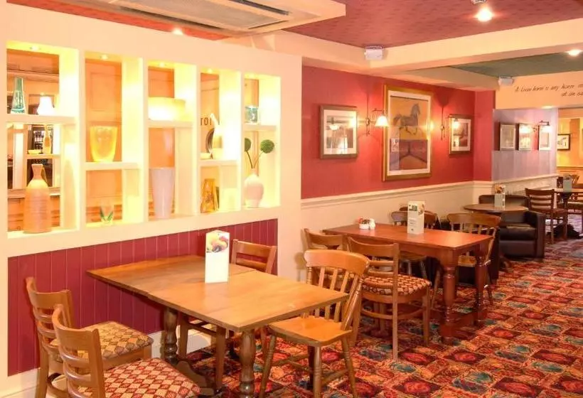 Отель The Newmarket Inn