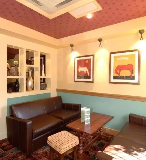 Отель The Newmarket Inn