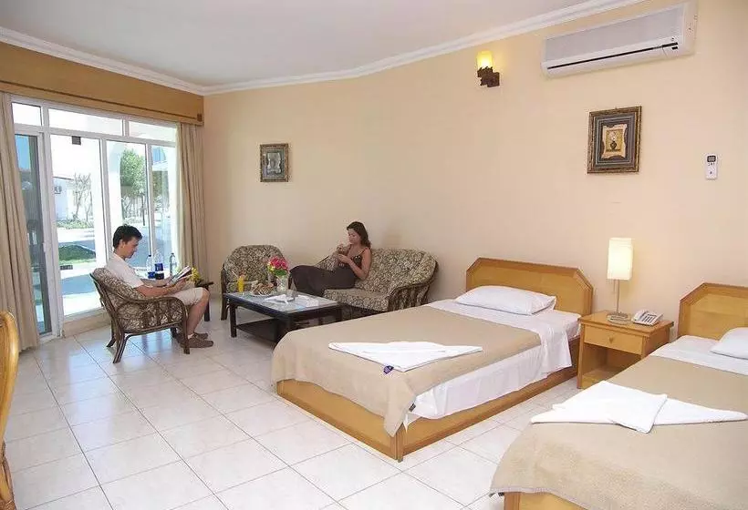 汽车旅馆 Capital O 224 Holiday Beach Resort