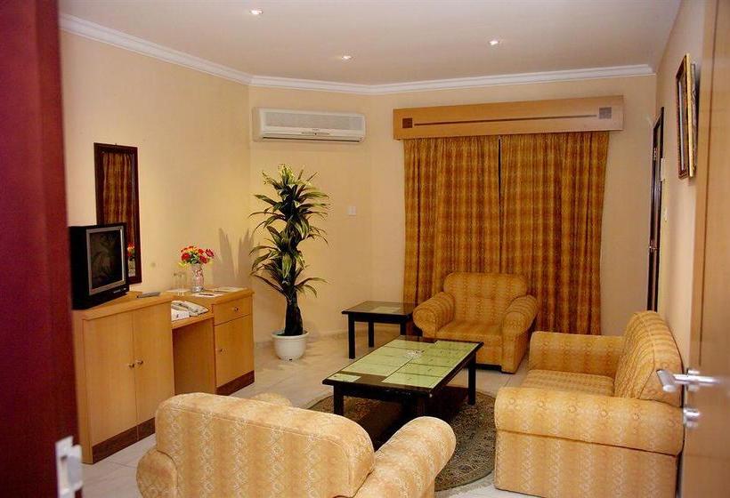 모텔 Capital O 224 Holiday Beach Resort