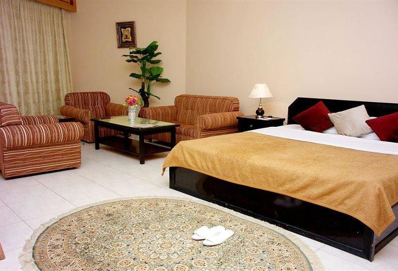 모텔 Capital O 224 Holiday Beach Resort