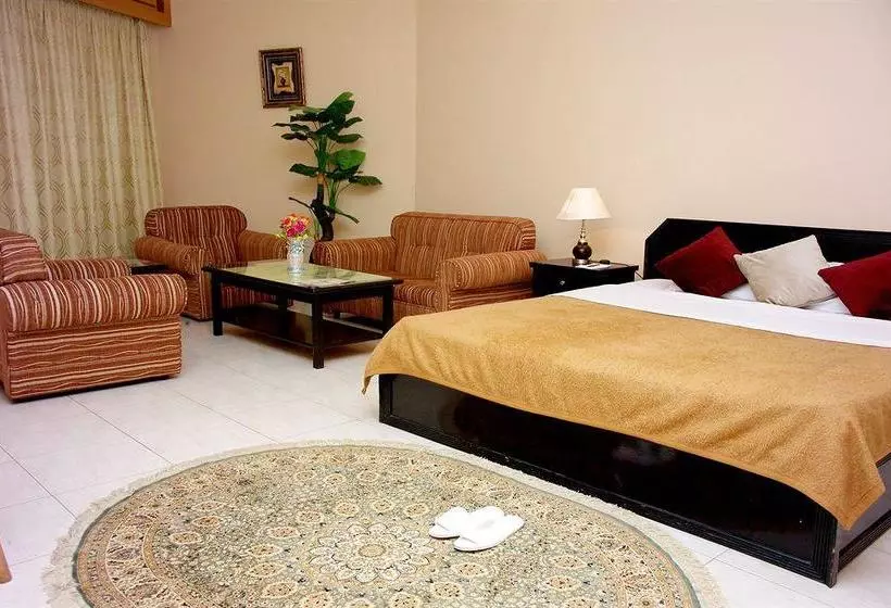 汽车旅馆 Capital O 224 Holiday Beach Resort