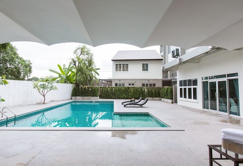 فندق At The Train  Chiangmai