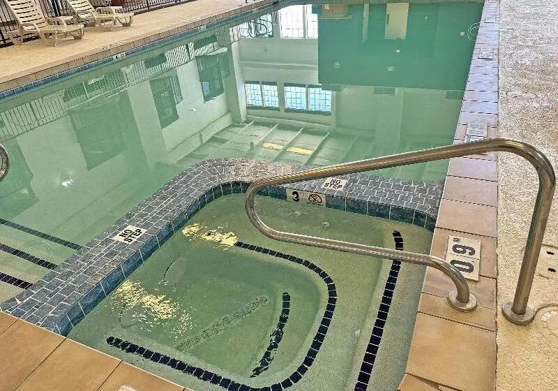 בית מלון כפרי Clarion Pointe Winslow I 40