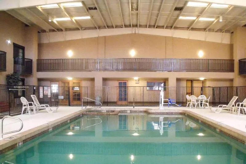 בית מלון כפרי Clarion Pointe Winslow I 40