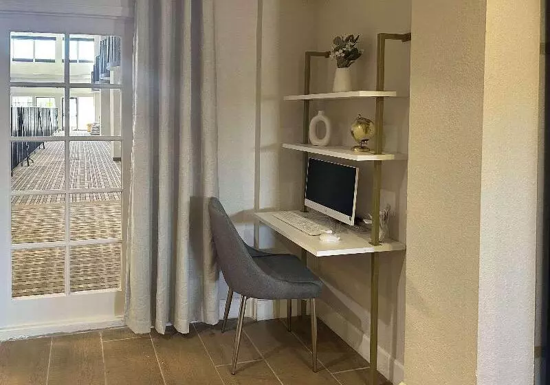 בית מלון כפרי Clarion Pointe Winslow I 40