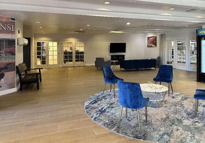 בית מלון כפרי Clarion Pointe Winslow I 40